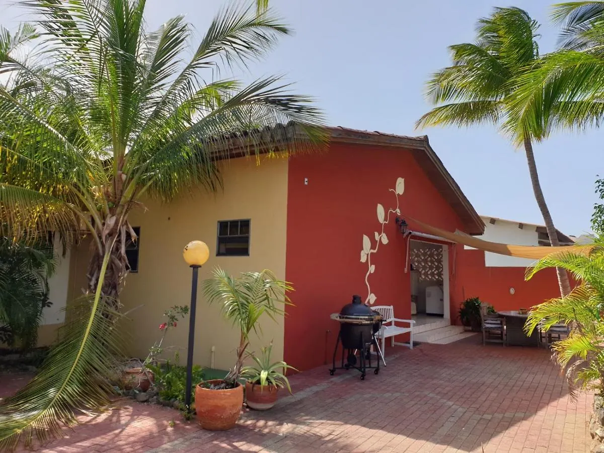 Woodstock Palmresort Willemstad Bed & Breakfast